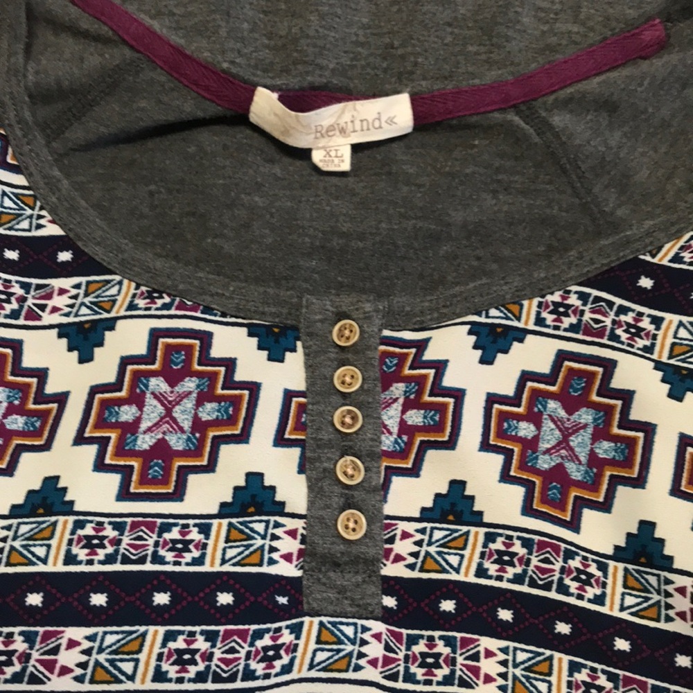 Rewind Gray Aztec Top - Picture 3 of 5
